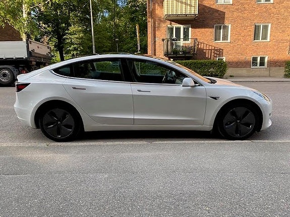 Tesla Model 3 8 of 24