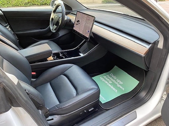 Tesla Model 3 12 of 24