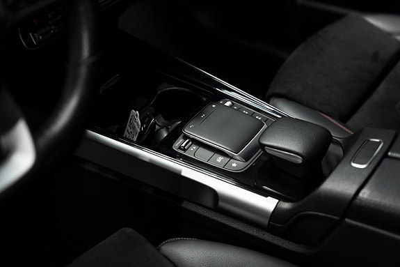 Mercedes-Benz GLB200 d 14 of 19