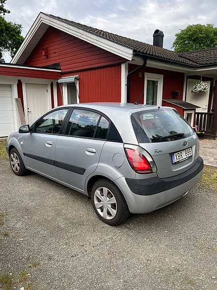 Kia Rio 4 of 5