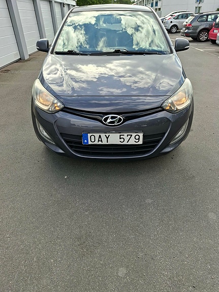 Hyundai i20 2 of 5