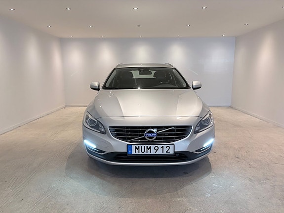 Volvo V60 2 of 5