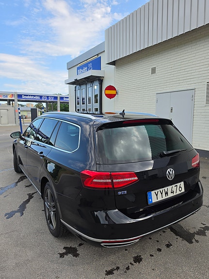Volkswagen Passat 2 of 5