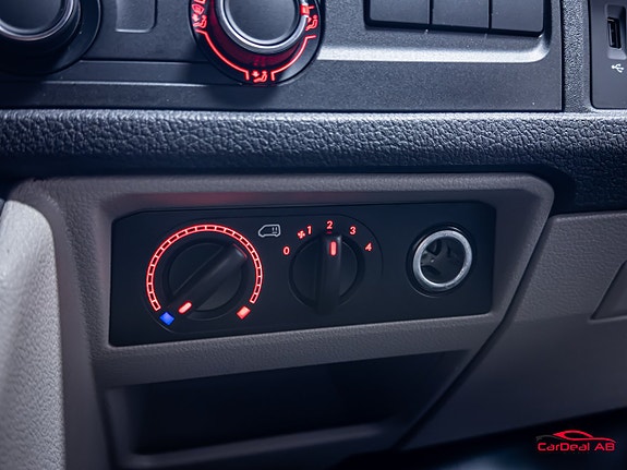 Volkswagen Transporter 26 of 28