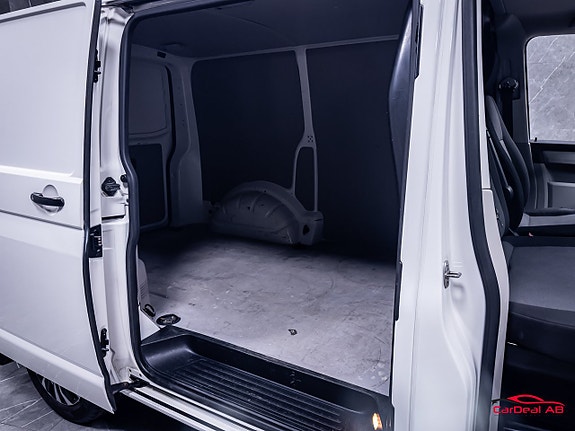 Volkswagen Transporter 16 of 28