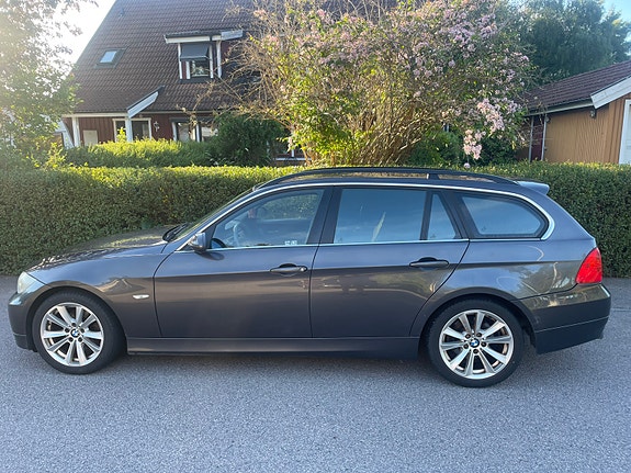 BMW 325i 2 of 4