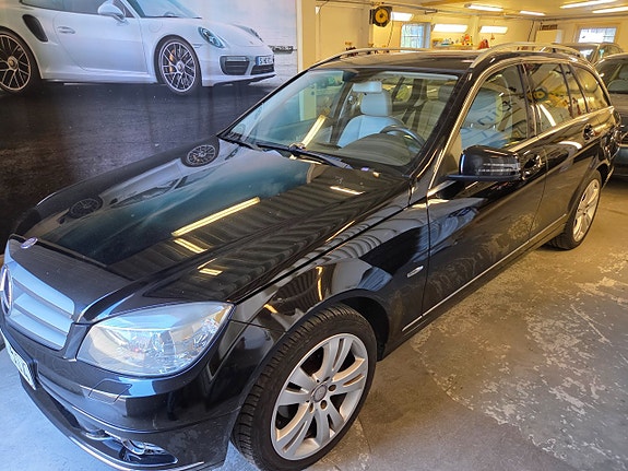 Mercedes-Benz C180 4 of 5