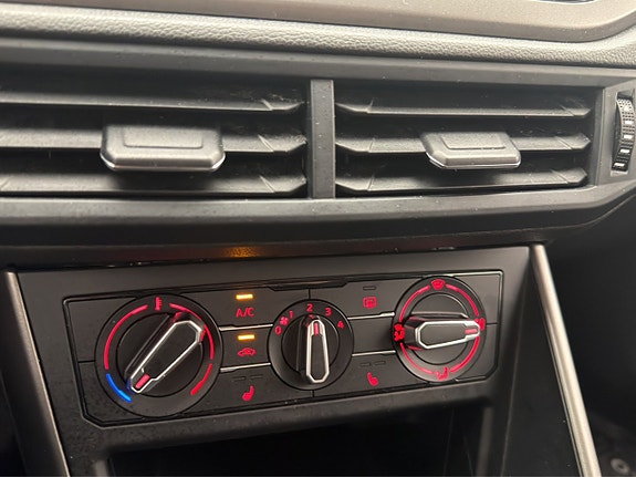 Volkswagen Polo 19 of 28
