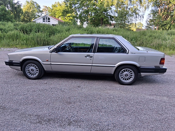 Volvo 780 2 of 5