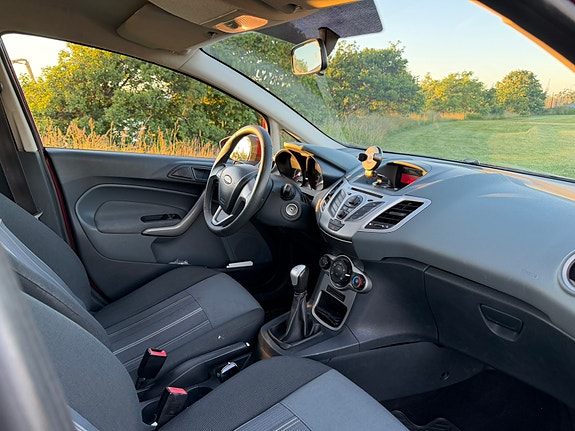 Ford Fiesta 3 of 5