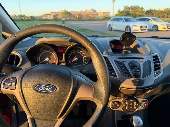Ford Fiesta 4 of 5