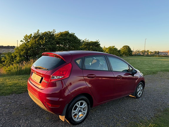 Ford Fiesta 2 of 5