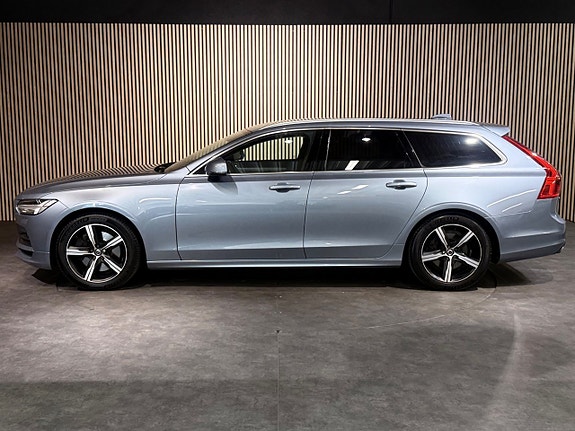 Volvo V90 2 of 5