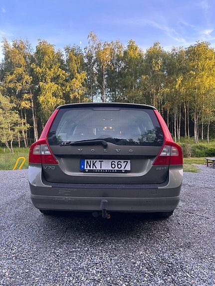 Volvo V70 4 of 5