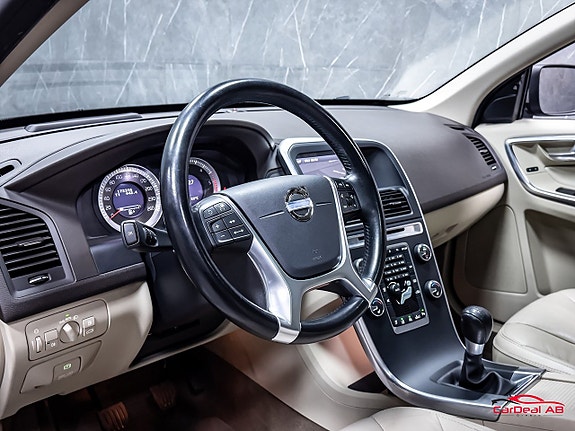 Volvo XC60 12 of 30