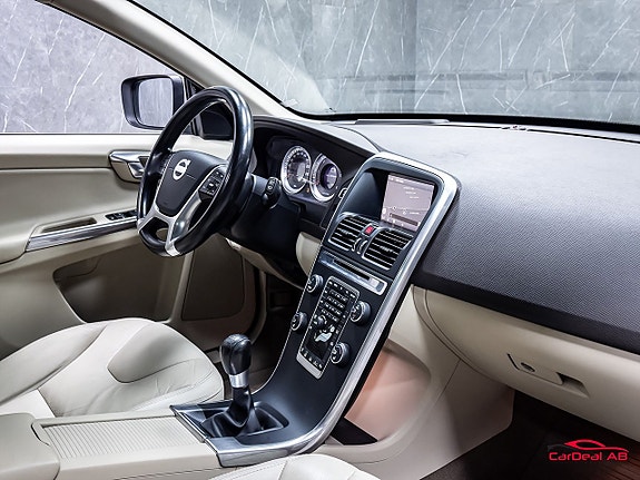 Volvo XC60 13 of 30