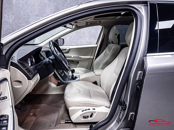 Volvo XC60 10 of 30