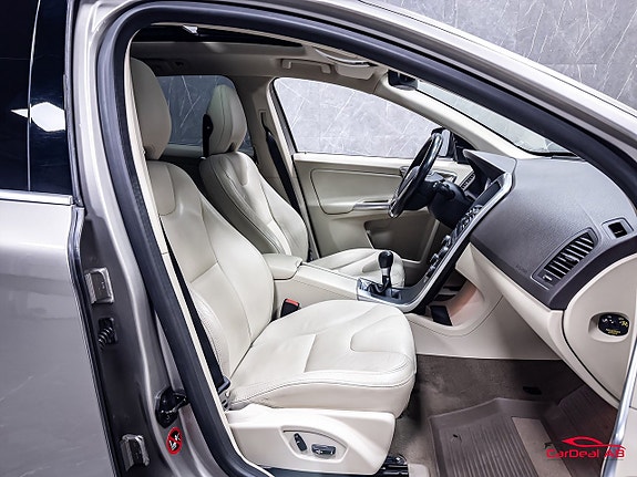 Volvo XC60 15 of 30