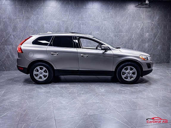 Volvo XC60 8 of 30