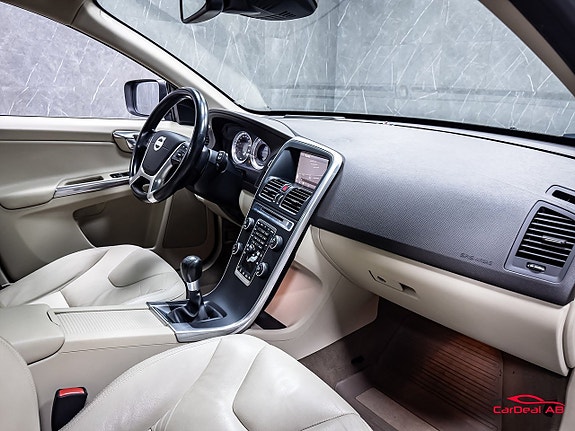 Volvo XC60 14 of 30