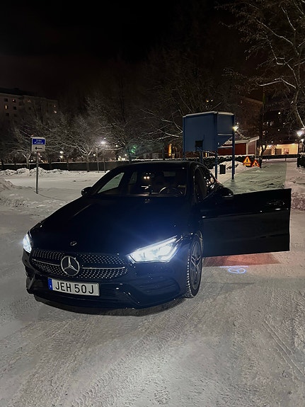 Mercedes-Benz CLA200 3 of 5
