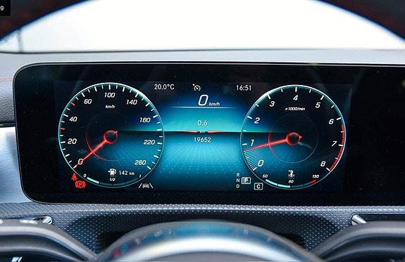 Mercedes-Benz CLA200 9 of 11