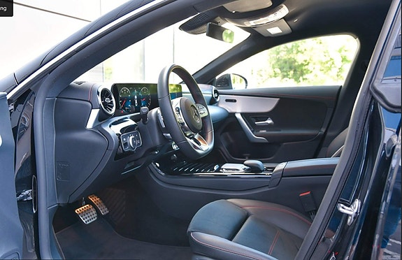 Mercedes-Benz CLA200 4 of 5