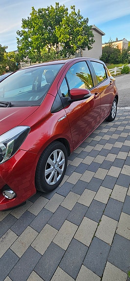 Toyota Yaris 3 of 5