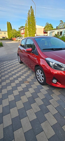 Toyota Yaris 2 of 5