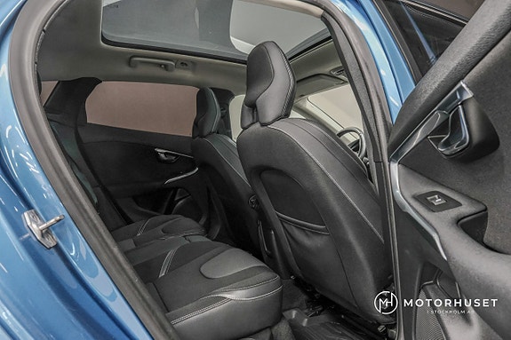 Volvo V40 11 of 21