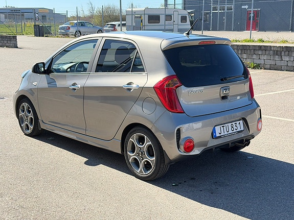 Kia Picanto 3 of 5