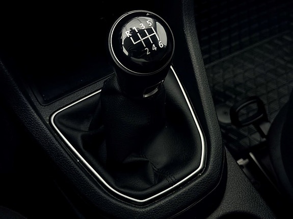 Volkswagen Caddy 23 of 25