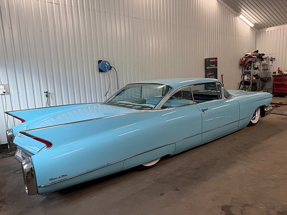 Cadillac Coupé DeVille 4 of 5