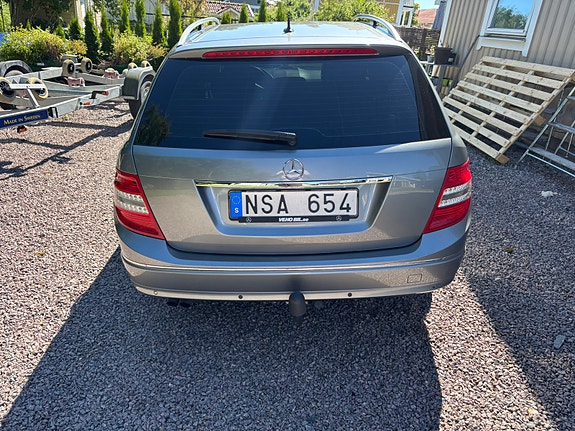 Mercedes-Benz C180 4 of 5
