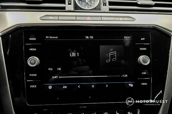 Volkswagen Passat Alltrack 15 of 24