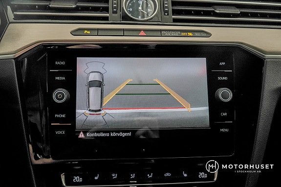 Volkswagen Passat Alltrack 12 of 24