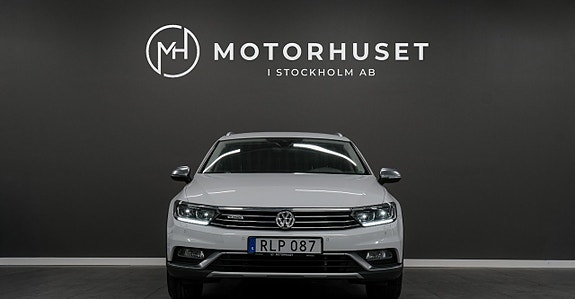 Volkswagen Passat Alltrack 2 of 5