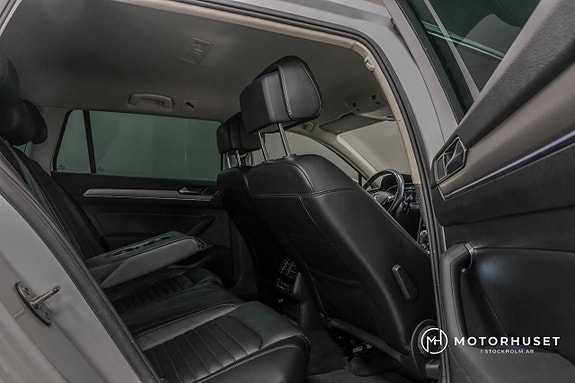 Volkswagen Passat Alltrack 11 of 24