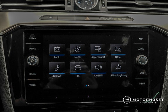 Volkswagen Passat Alltrack 14 of 24