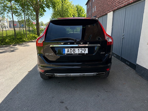 Volvo XC60 3 of 5