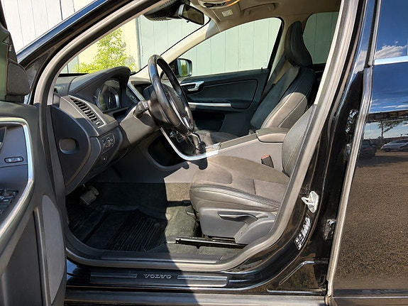 Volvo XC60 4 of 5