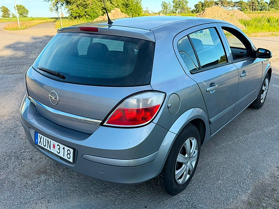 Opel Astra 4 of 5