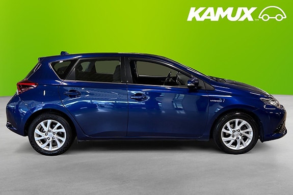 Toyota Auris 2 of 5