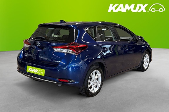Toyota Auris 4 of 5