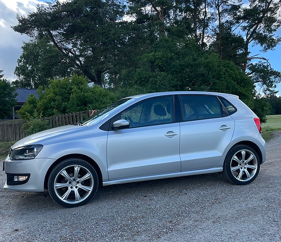 Volkswagen Polo 2 of 5