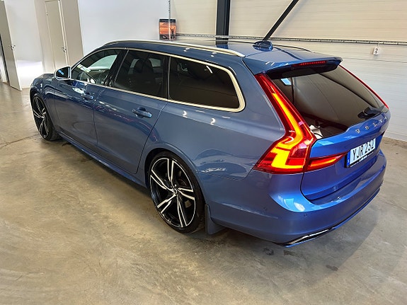 Volvo V90 2 of 5