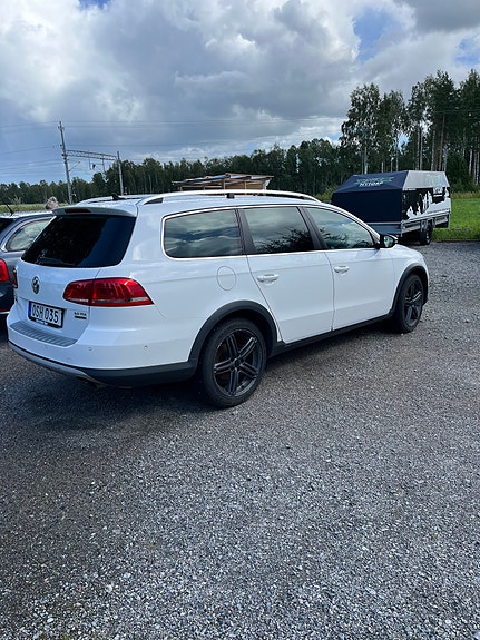 Volkswagen Passat Alltrack 4 of 5