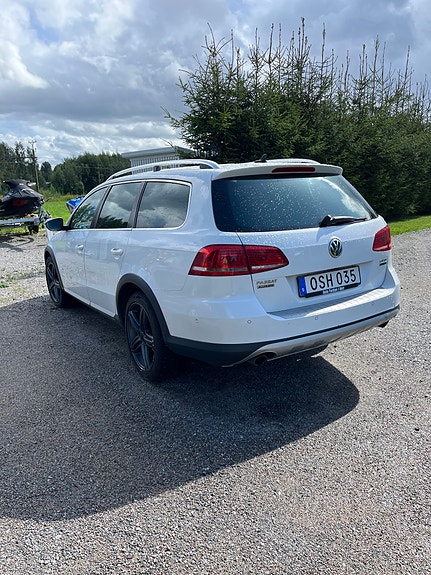 Volkswagen Passat Alltrack 3 of 5