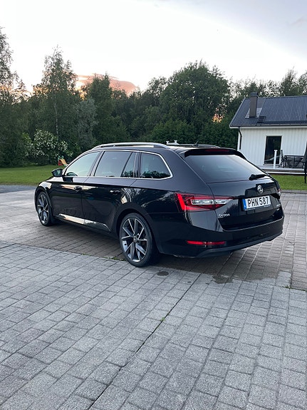 Skoda Superb 4 of 5