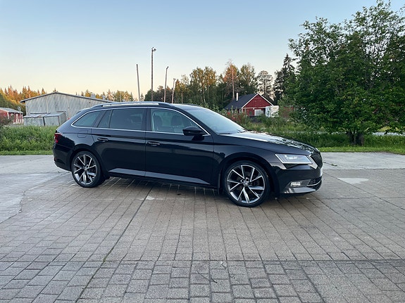 Skoda Superb 2 of 5